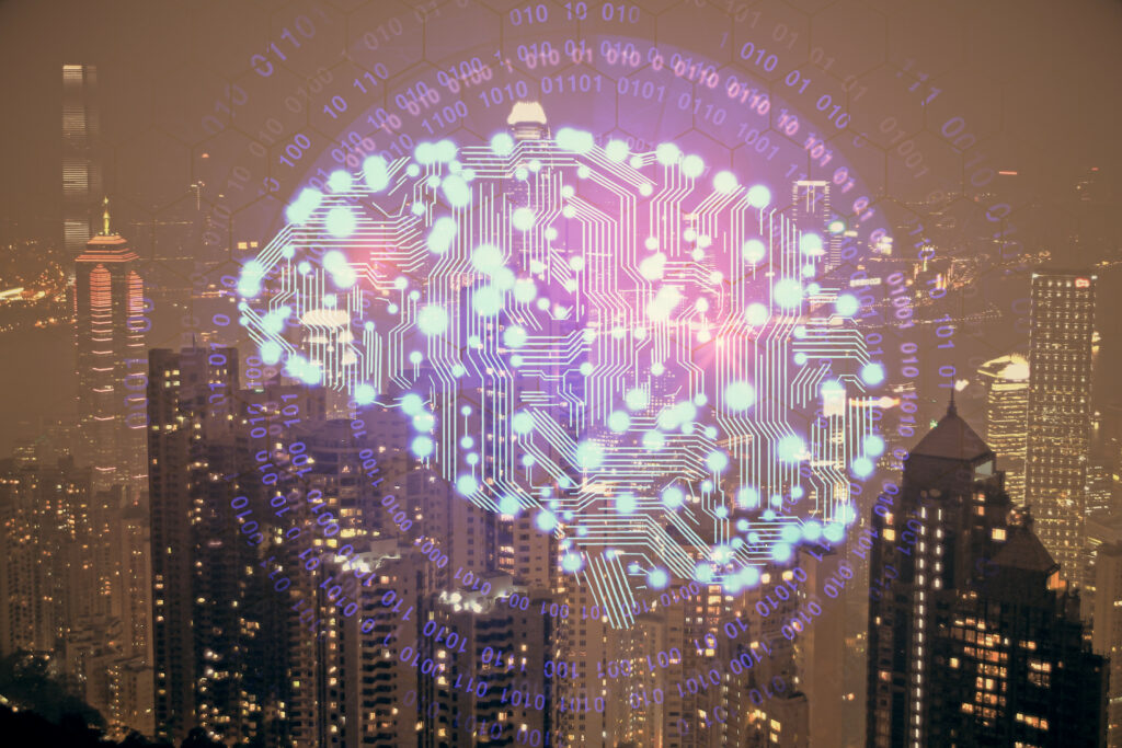 Cerveau digitalisé sur un fond représentant une ville de nuit